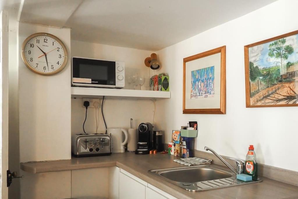 Landford'S Cottage, Your Retreat! 외부 사진