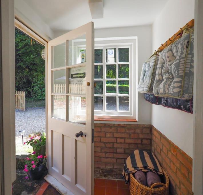 Landford'S Cottage, Your Retreat! 외부 사진